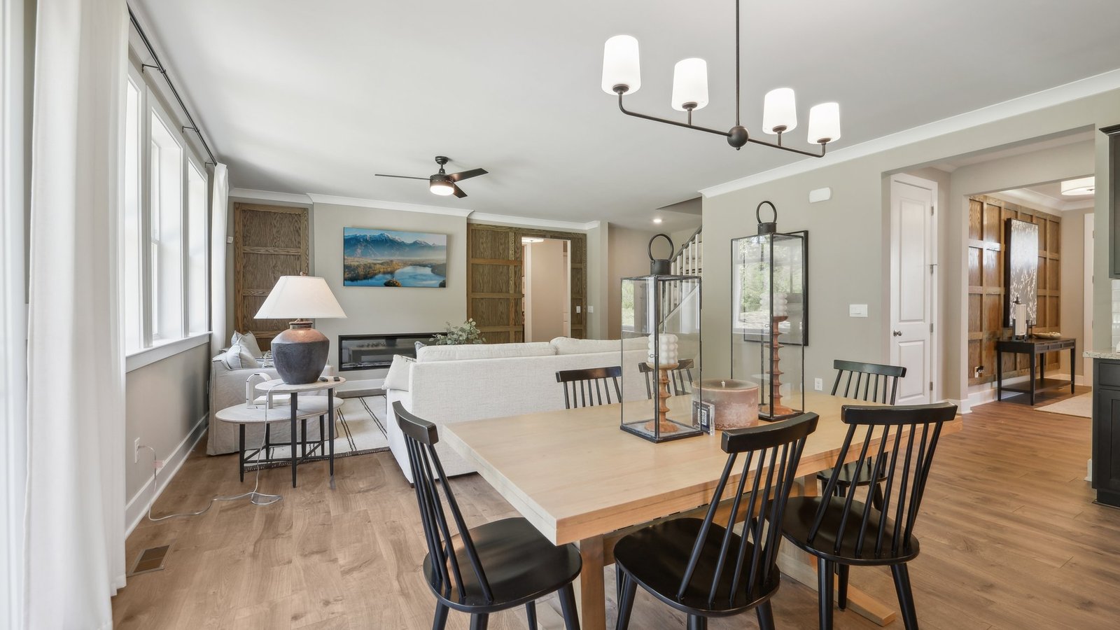 Casual dining table next to the kitchen island