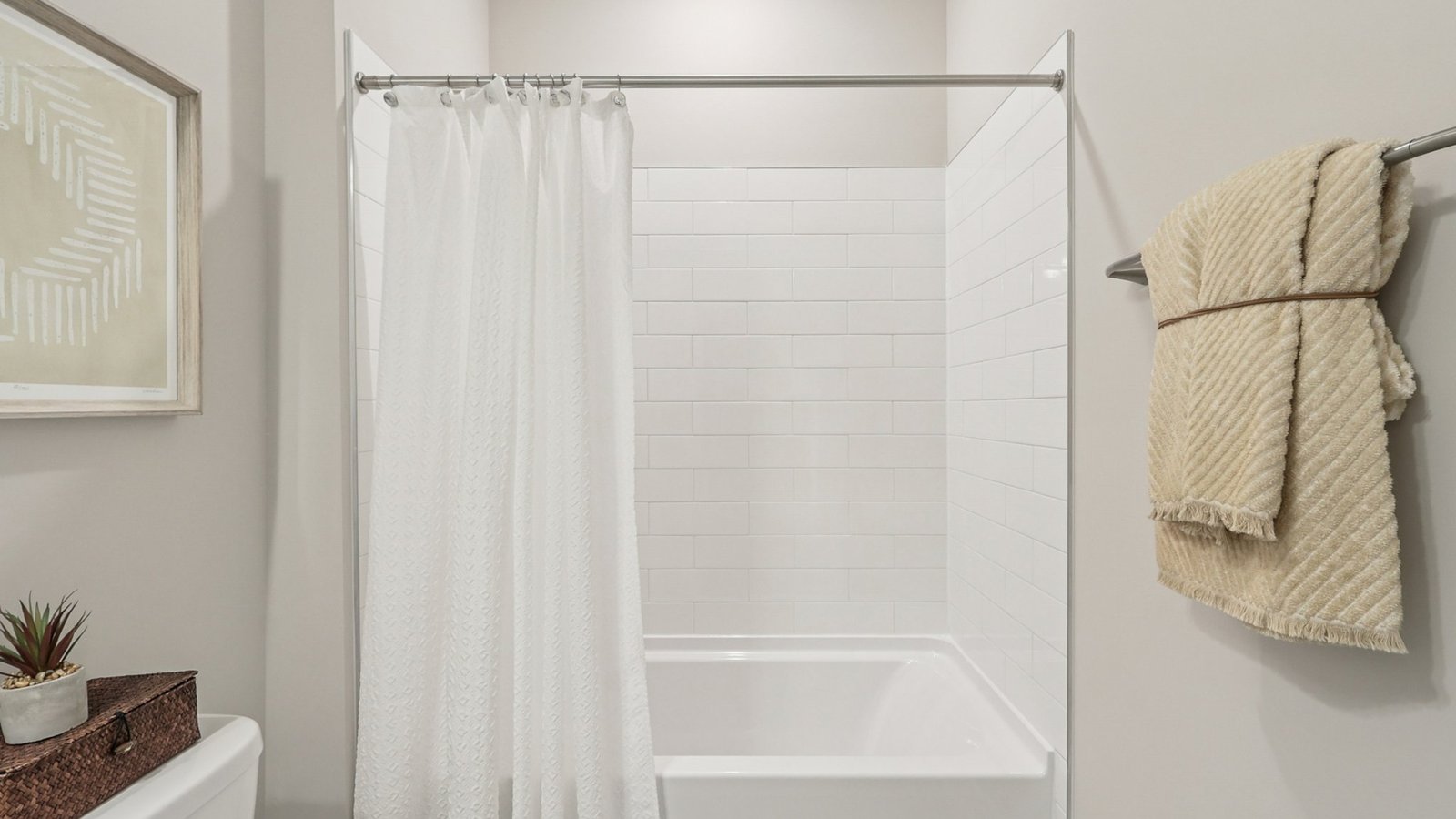 Secondary bathroom located between two secondary bedrooms comes with a bathtub