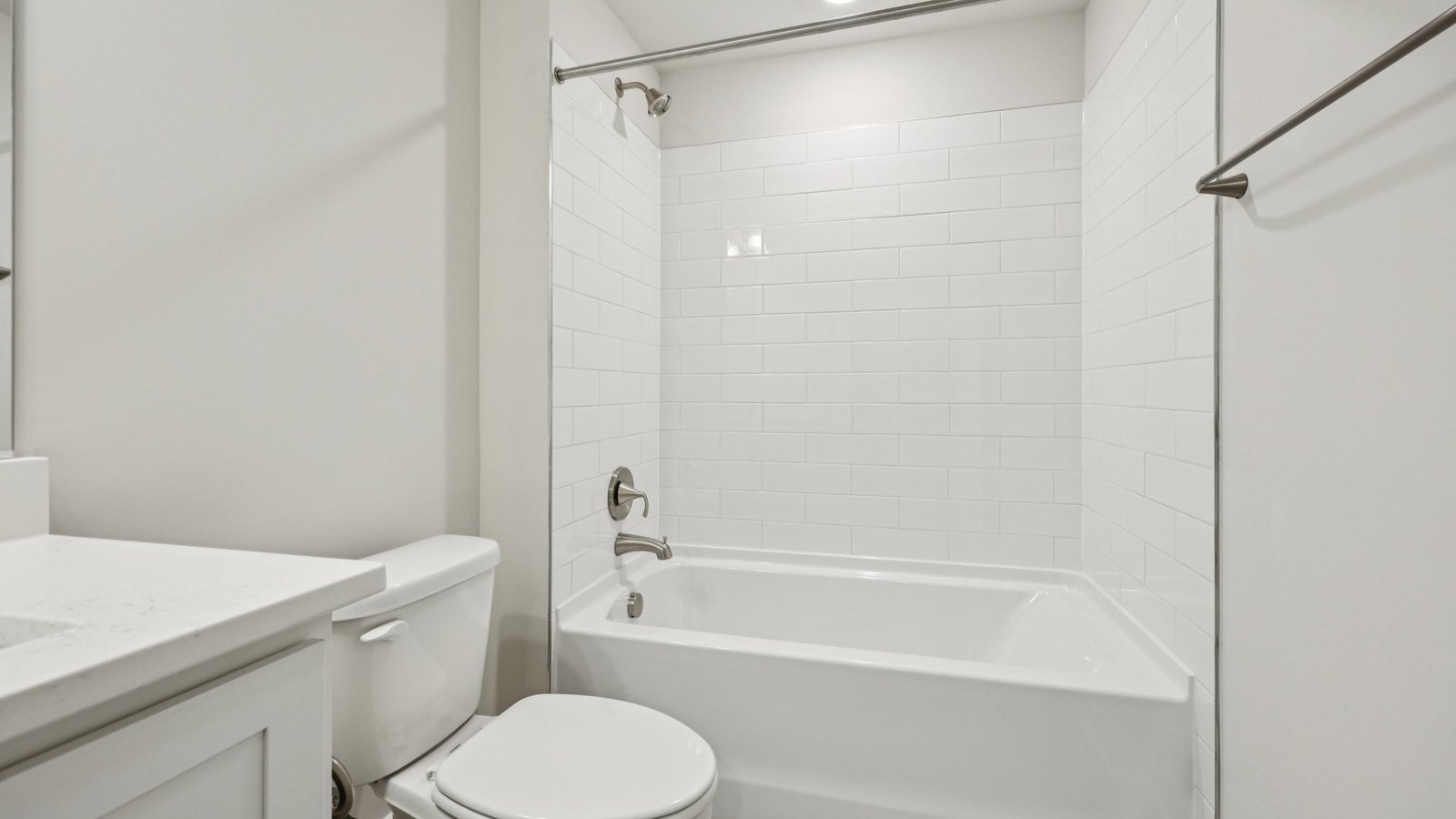 Secondary bathroom with a tub