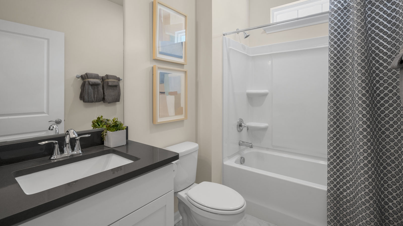 secondary full bathroom