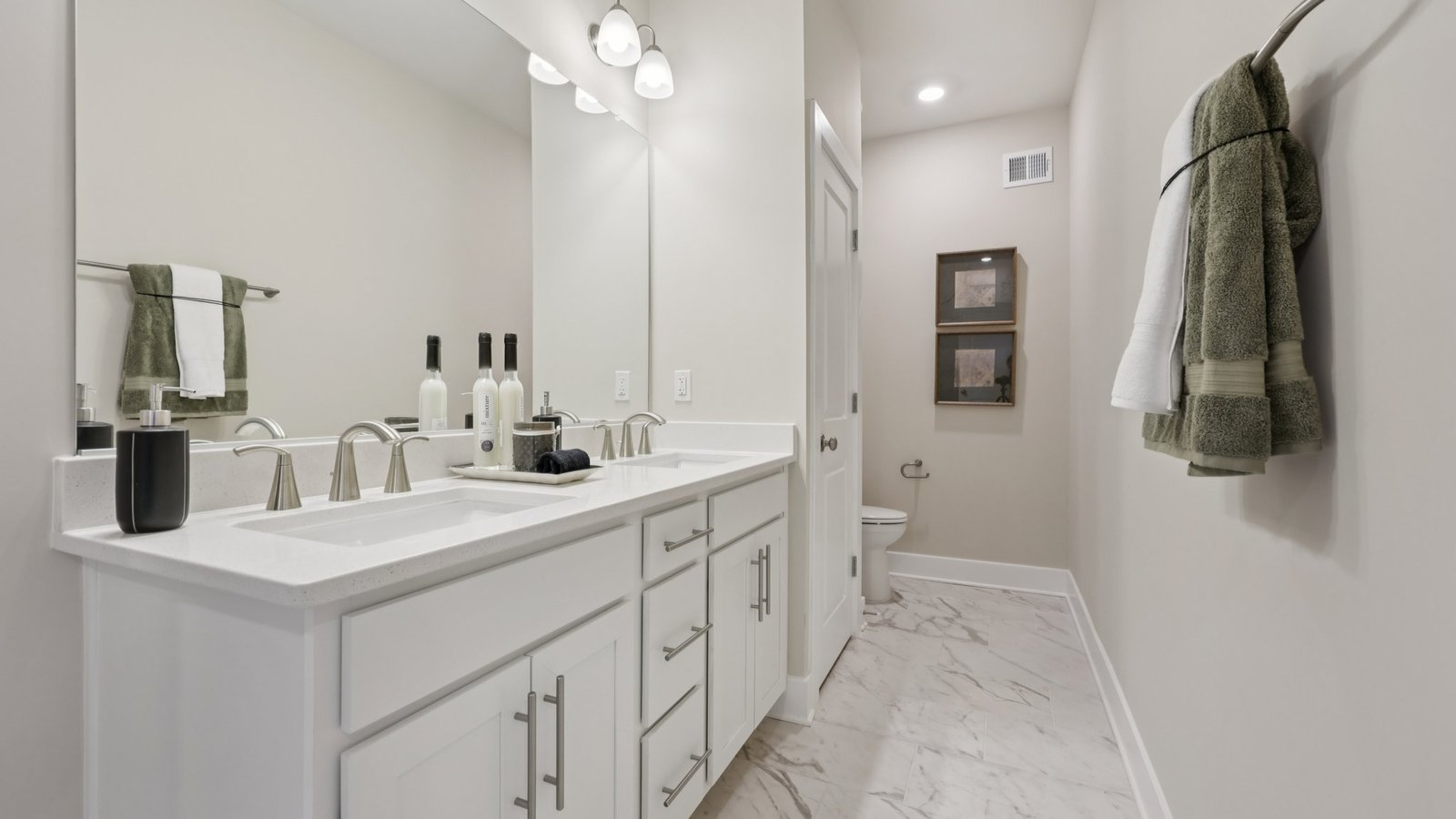 Double vanity in the primary bathroom