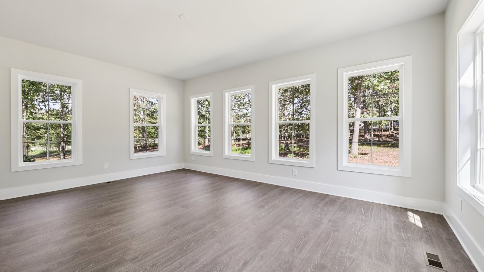 beautiful spacious sunroom