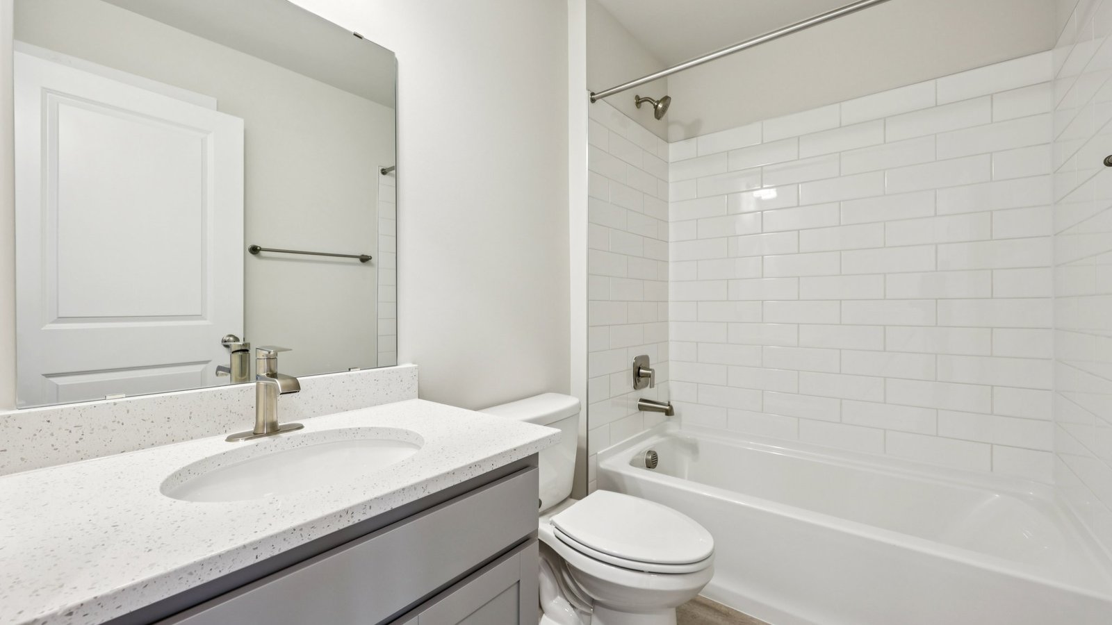 Secondary bathroom third floor