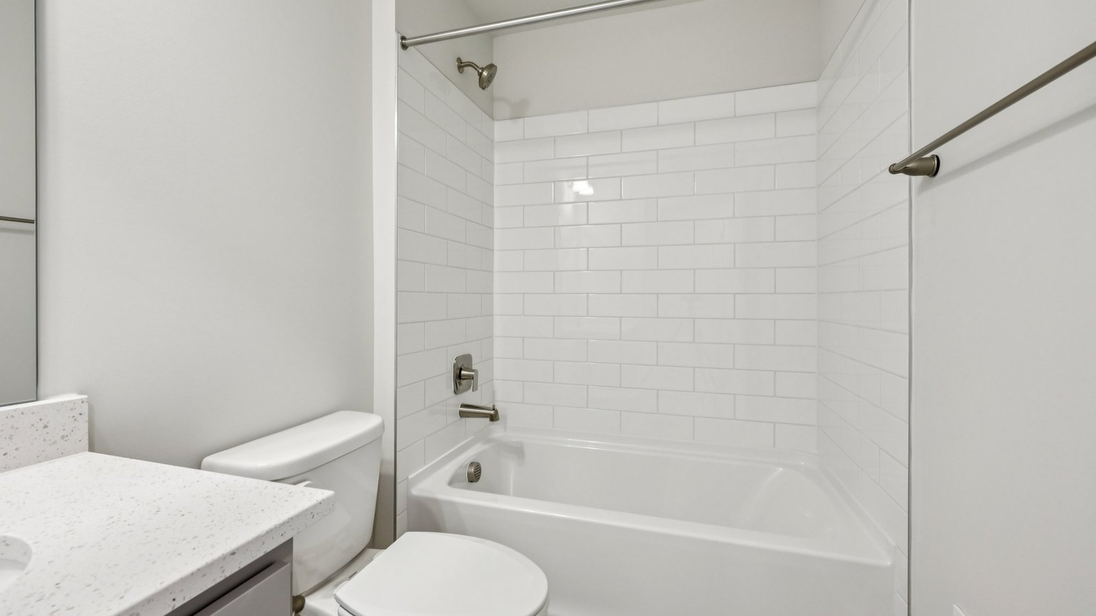 Secondary bathroom third floor