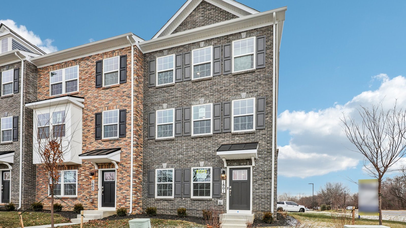 Interior unit with single bay window