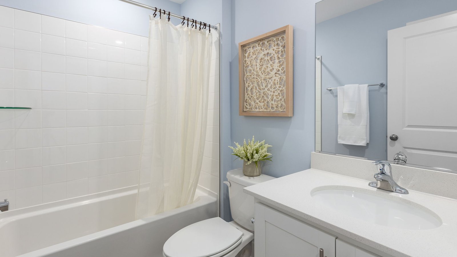 secondary full bathroom