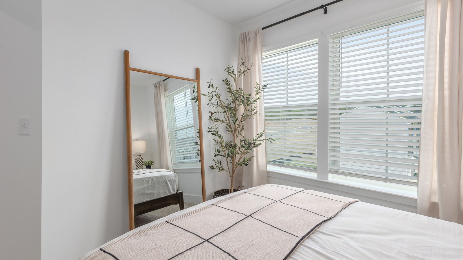secondary bedroom
