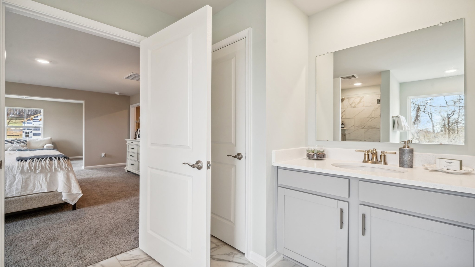 Spacious en-suite bathroom featuring excellent vanity with fixtures, stylish bath-shower finishes and walk-in closet access