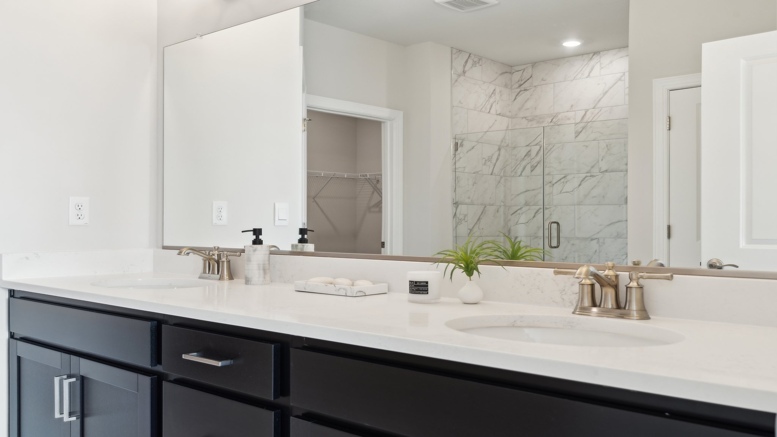 Owner’s en-suite new build home offers a functional layout with a walk-in closet, and spa-like en-suite shower-bath designs