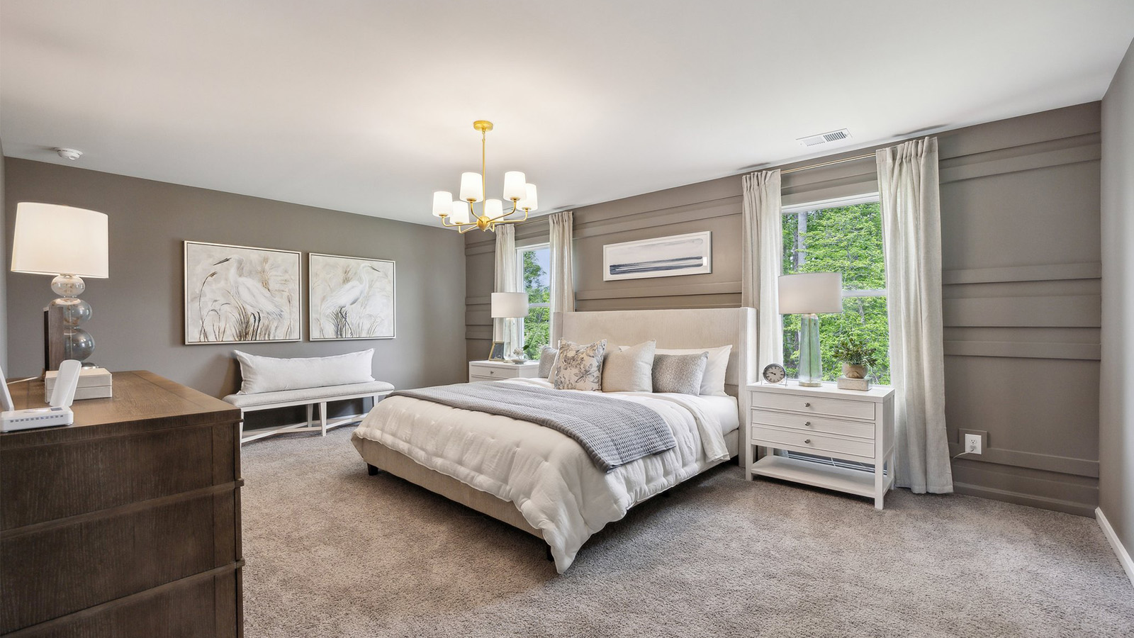 Bright and open owner's bedroom in Smith Farm overlooking the backyard, en-suite bathroom, Walk-in closet.