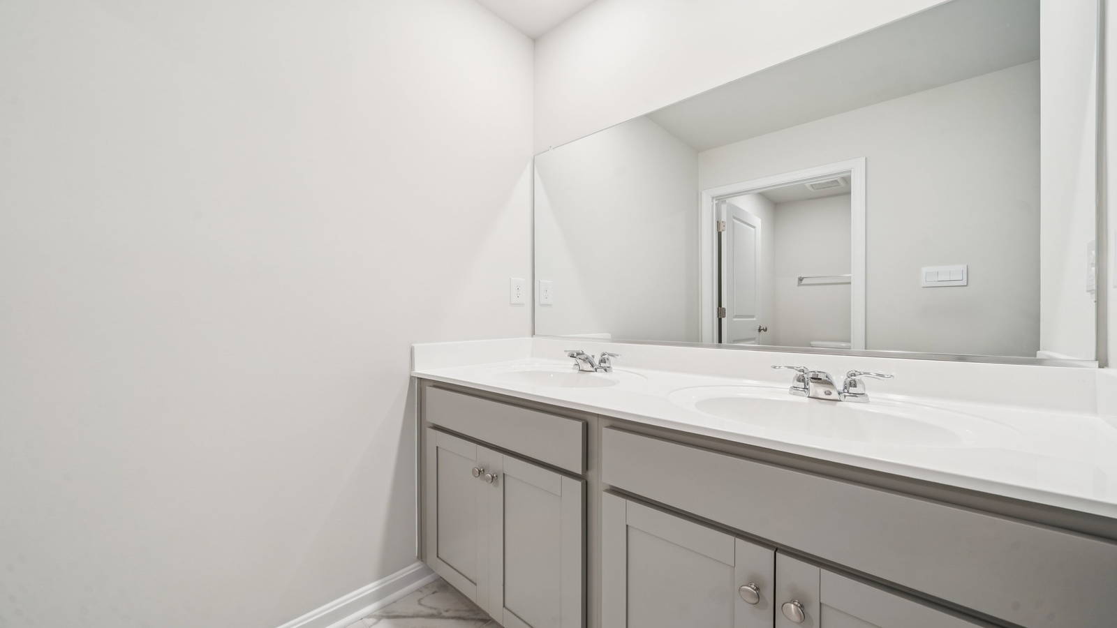Smith Farm full bathroom with fresh designs, polished fixtures, tub/shower combo, a single sink vanity