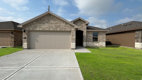 Front of home with 2 car garage and stone work