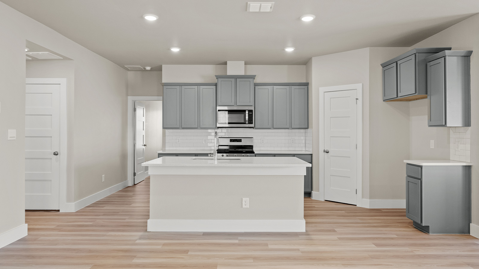 Island Kitchen with breakfast bar at island