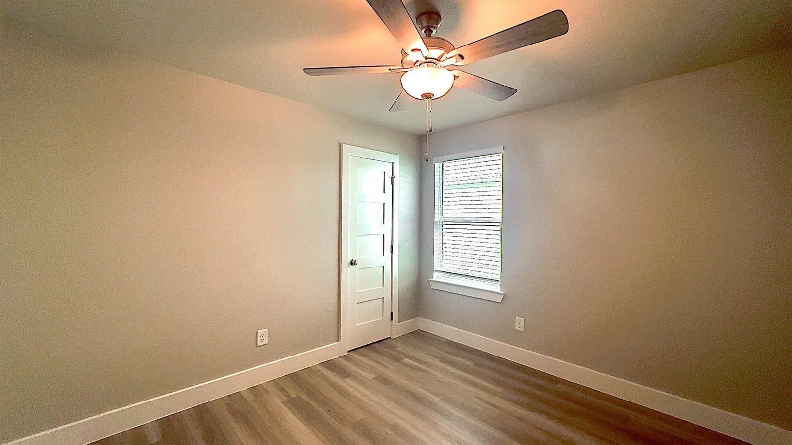 Bedroom 4 with celling fan
