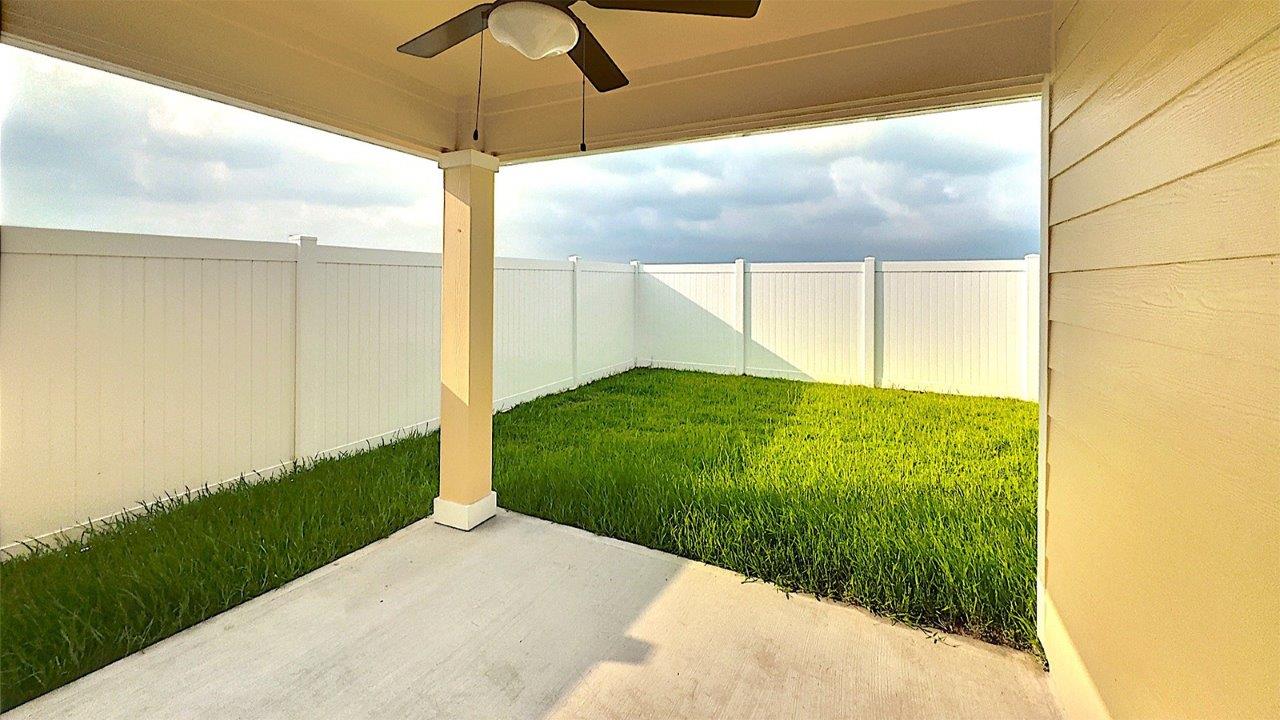 Covered patio with outdoor celling fan