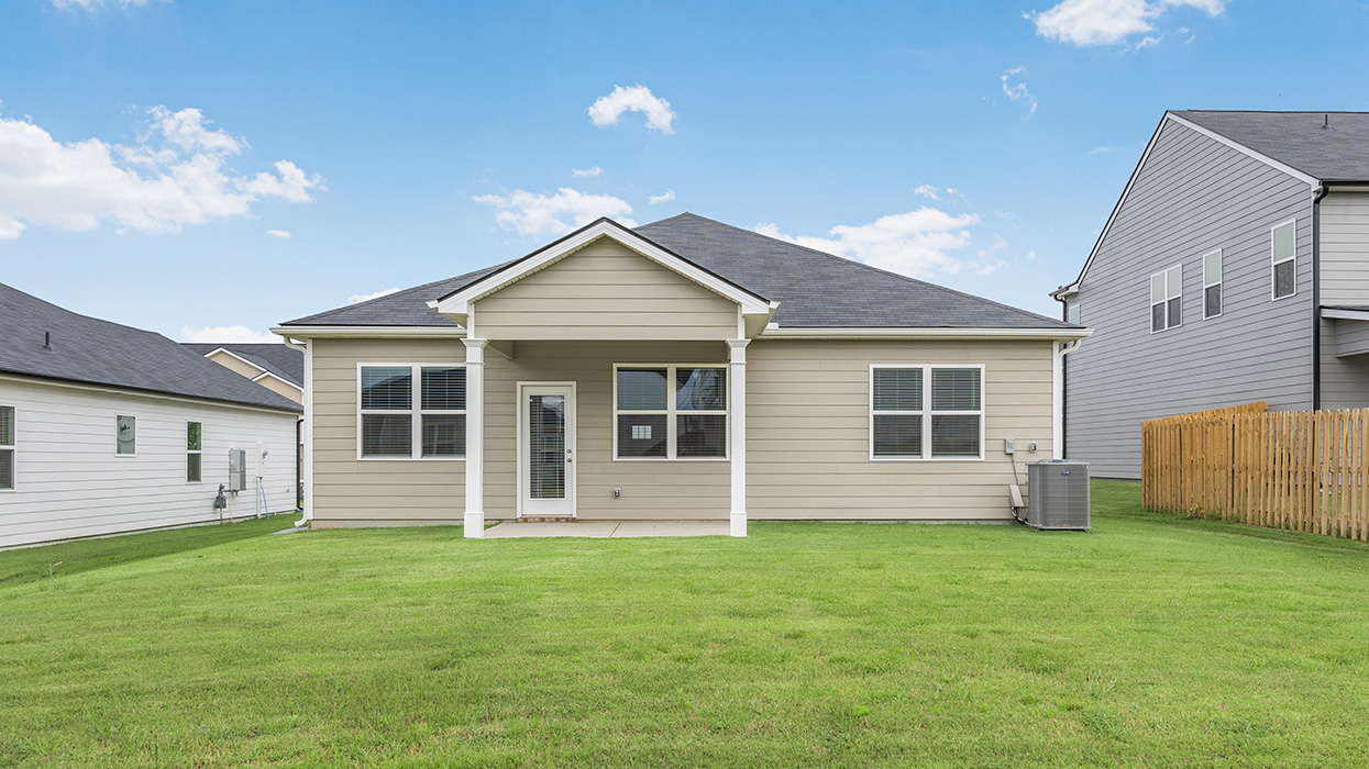 Rear of single story ranch home with covered porch