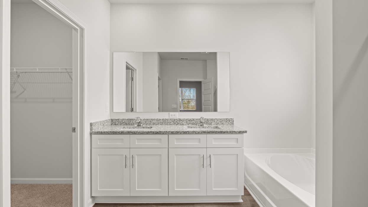 1384 ADMIRAL AVENUE Interior