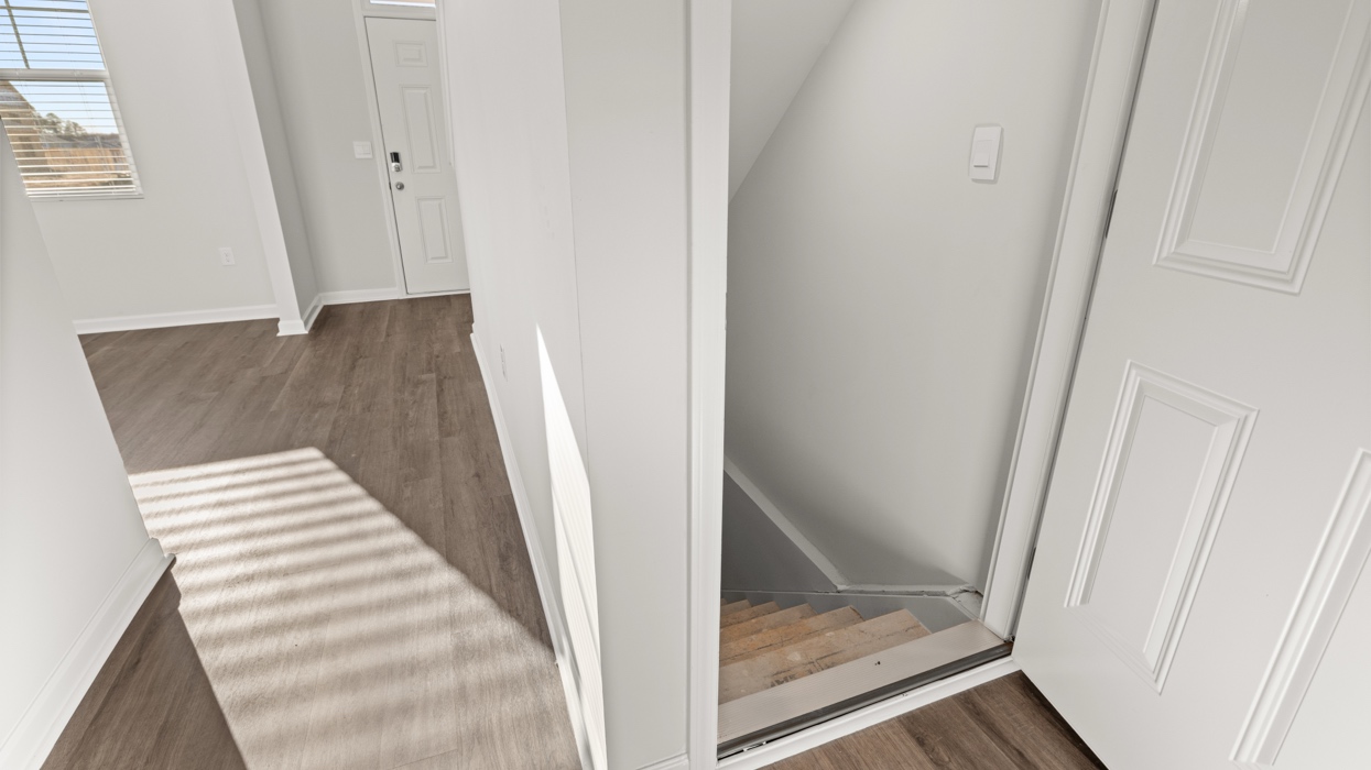 1384 ADMIRAL AVENUE Interior