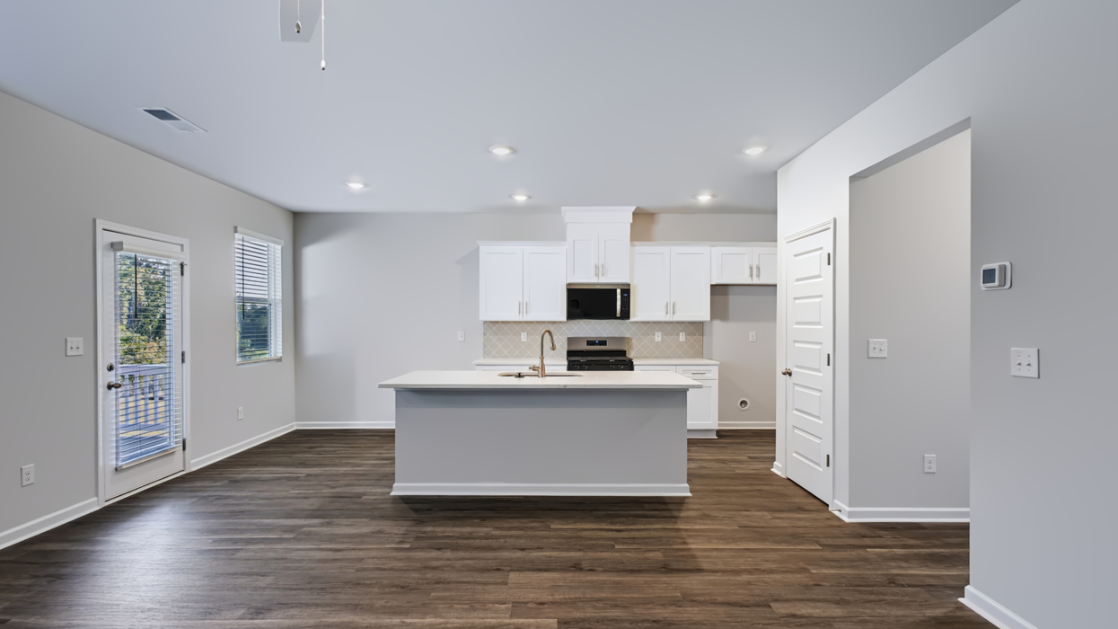 dining room to kitchen