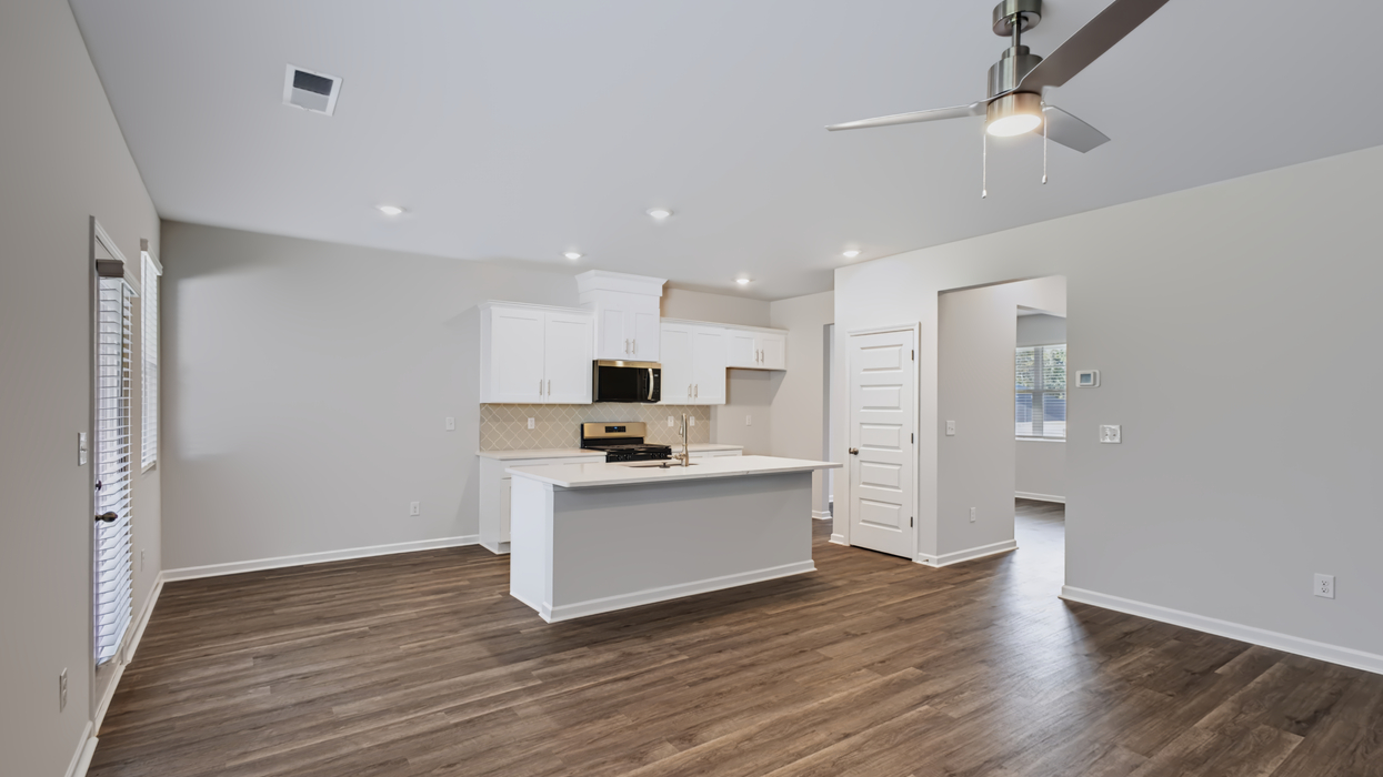 dining room to kitchen