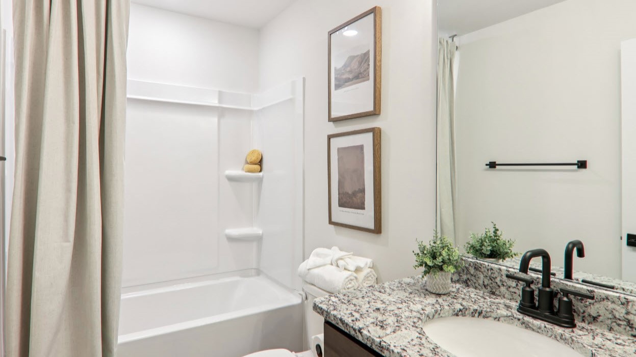 bathroom with single vanity