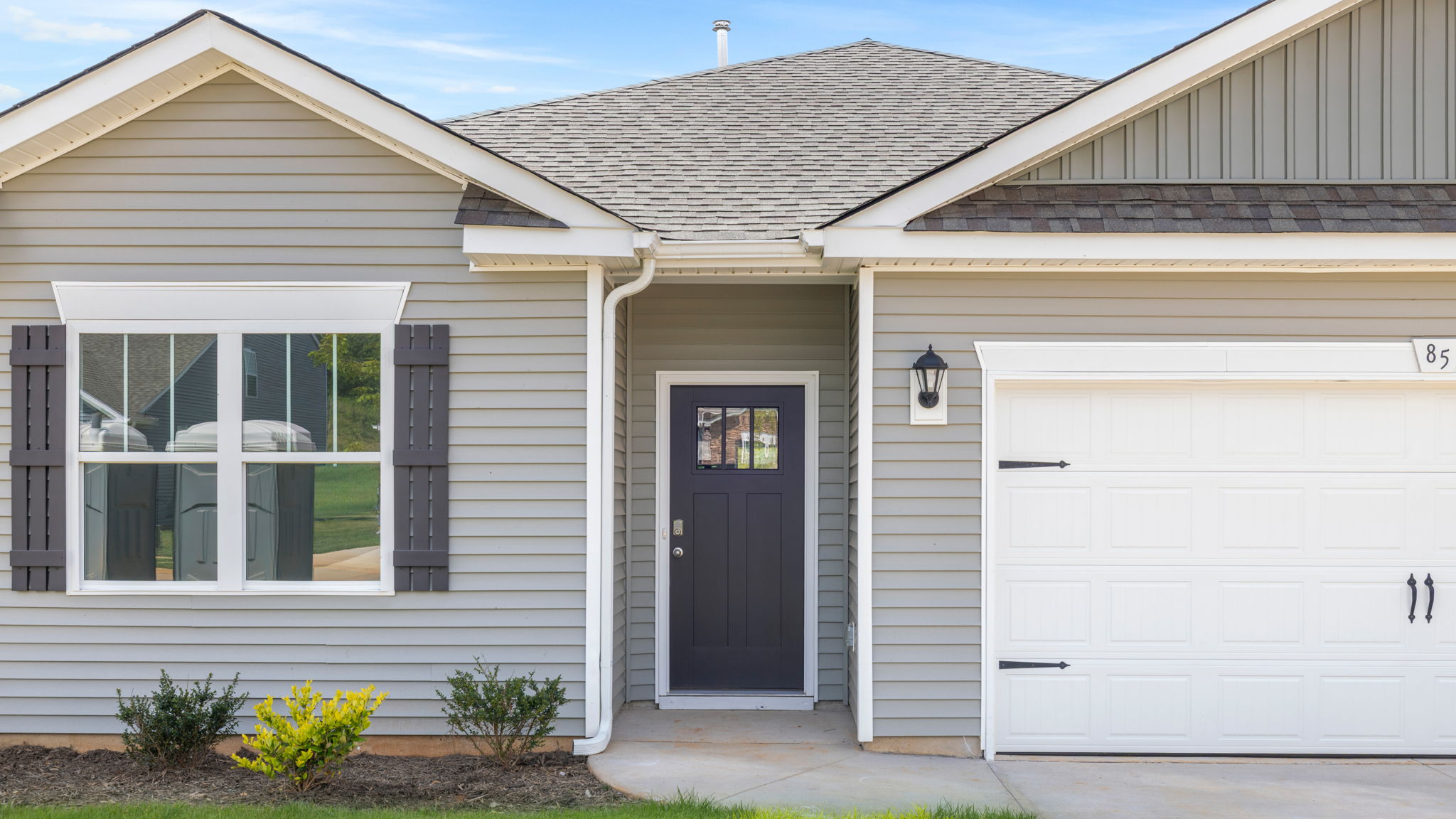 Close up front exterior view of Cali M floorplan