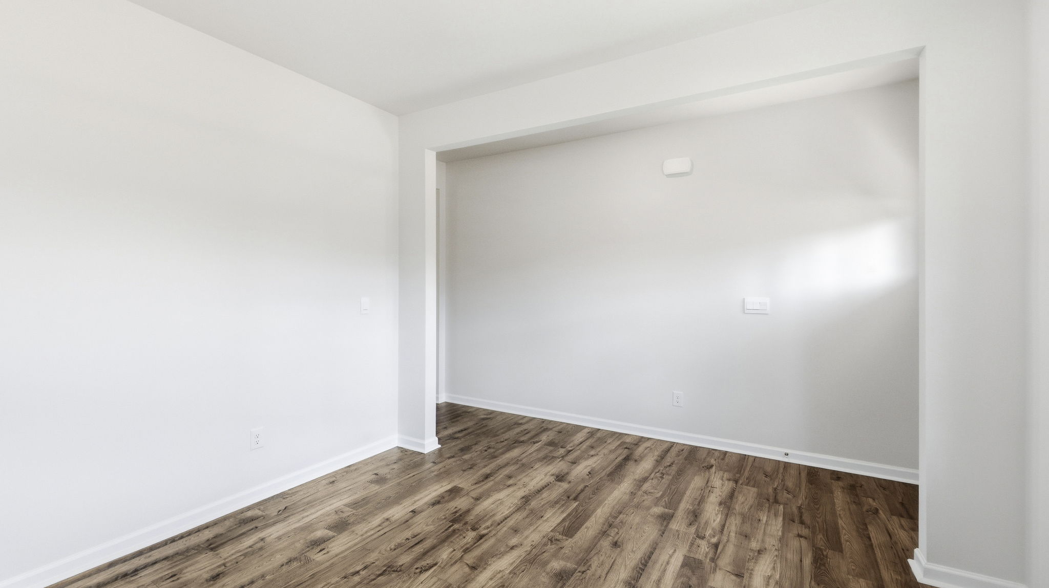 Flex room with view to front hall