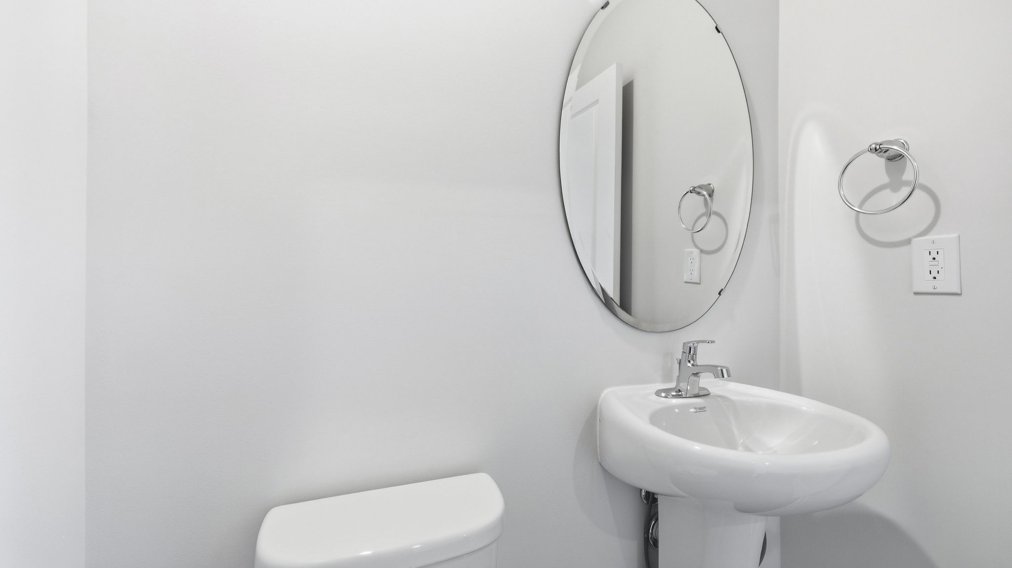 Half bathroom with single sink and mirror