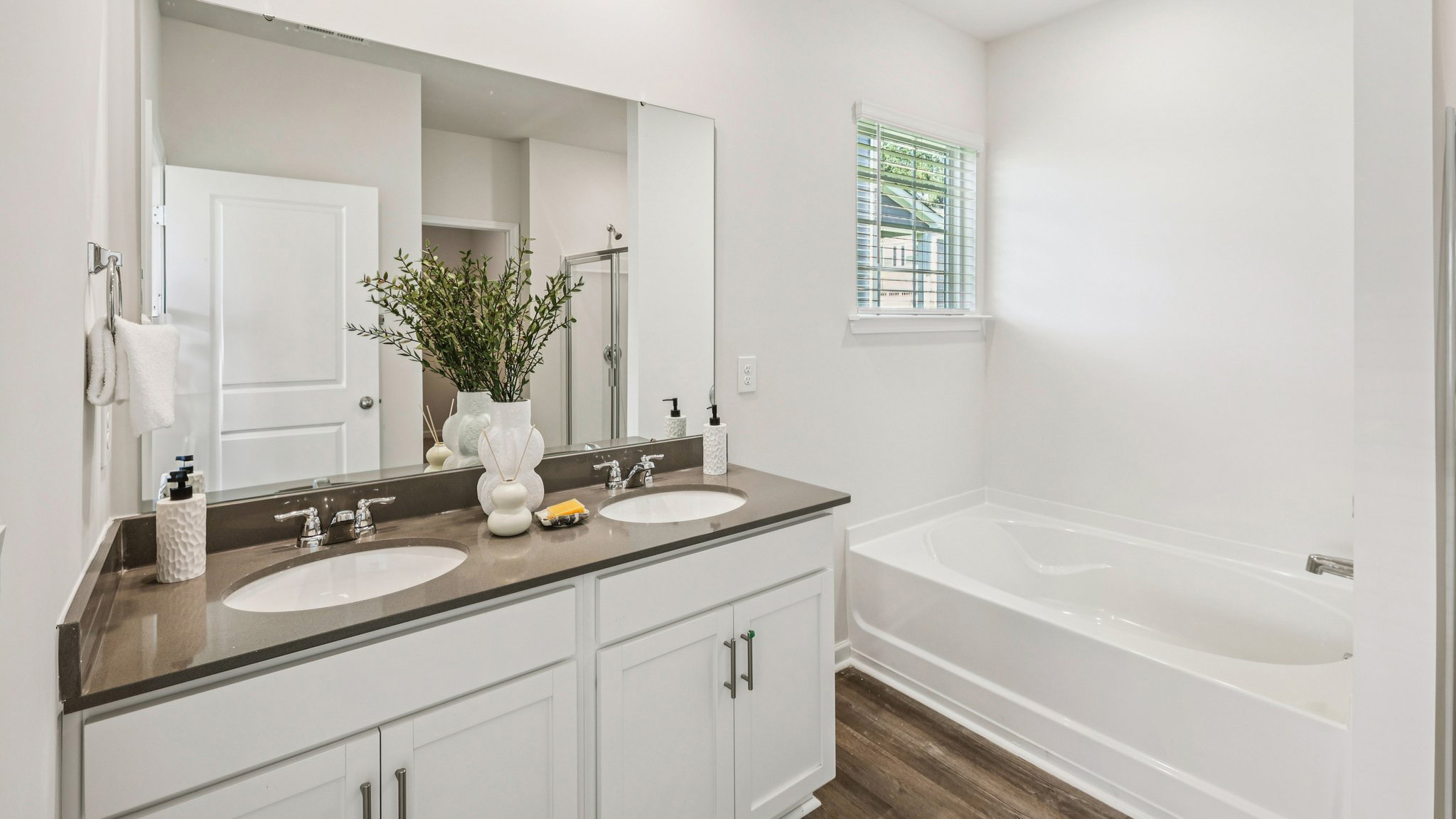Bathroom with rub and double vanity