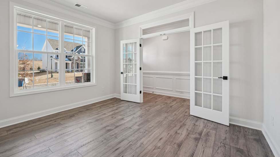 Flex or office space with French doors