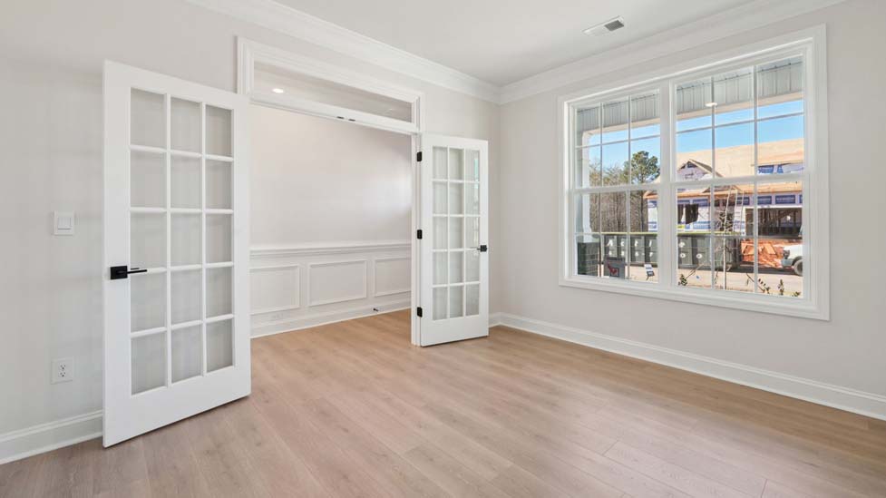 Flex or office space with french doors