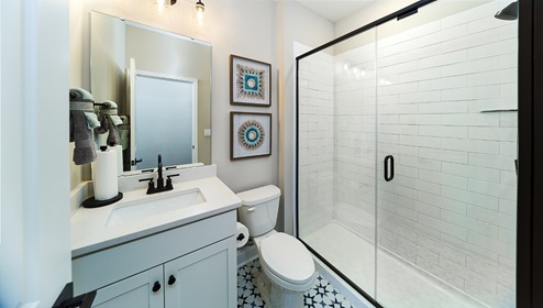 Hampshire Model Secondary Bath with Granite Vanity Top