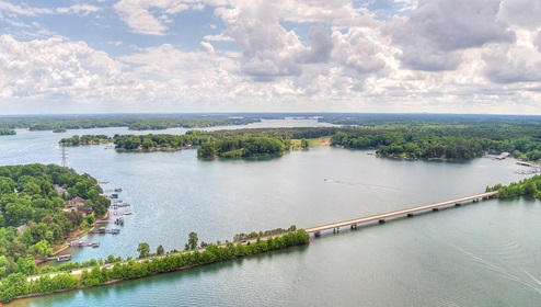 Pinnacle Access Area Near Blackstone Bay in Sherrill's Ford, NC