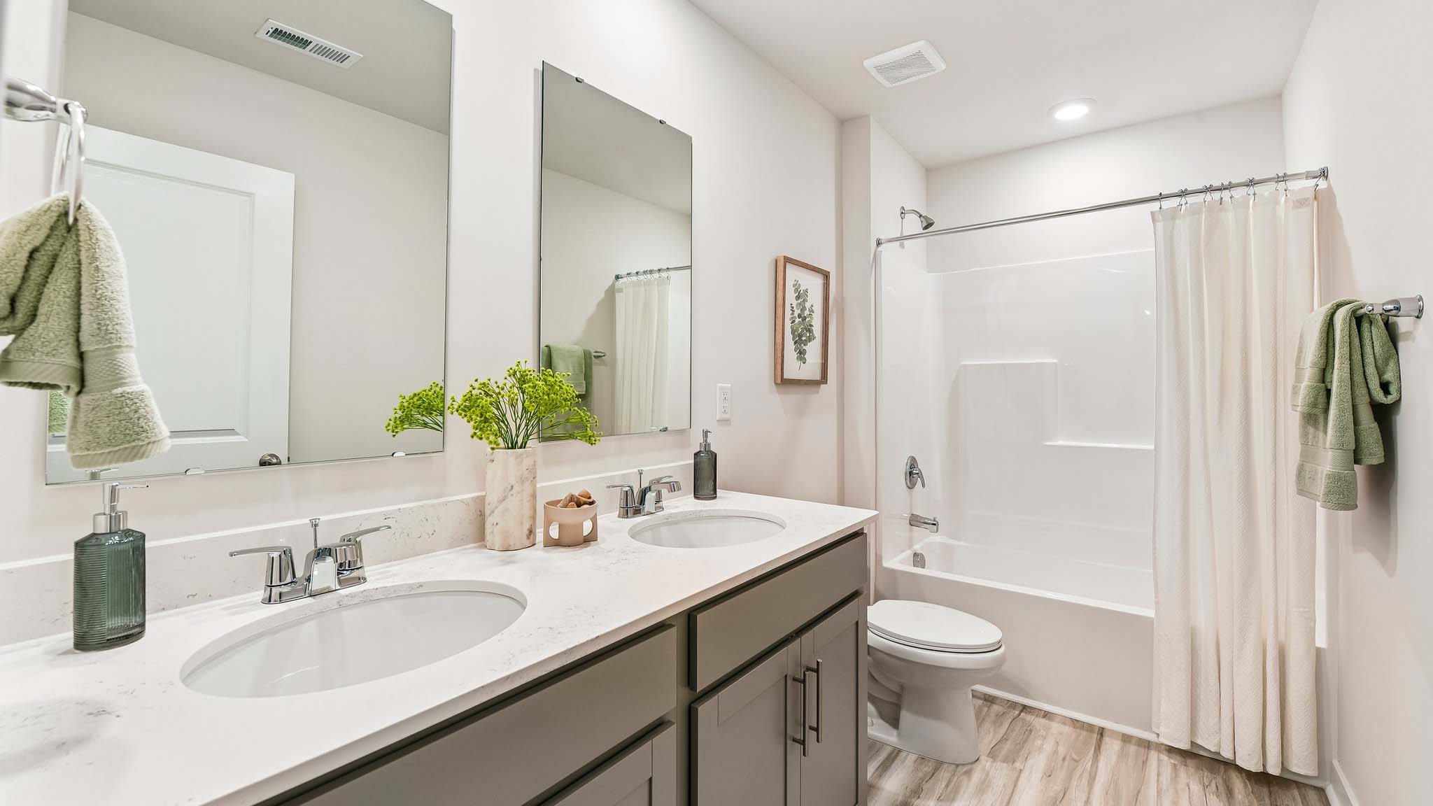 bathroo,m with double sinks