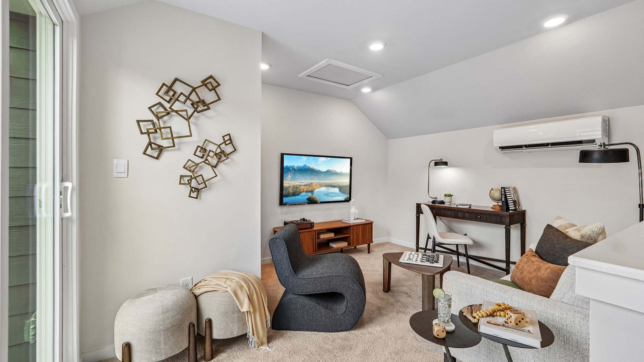 Bonus room with window
