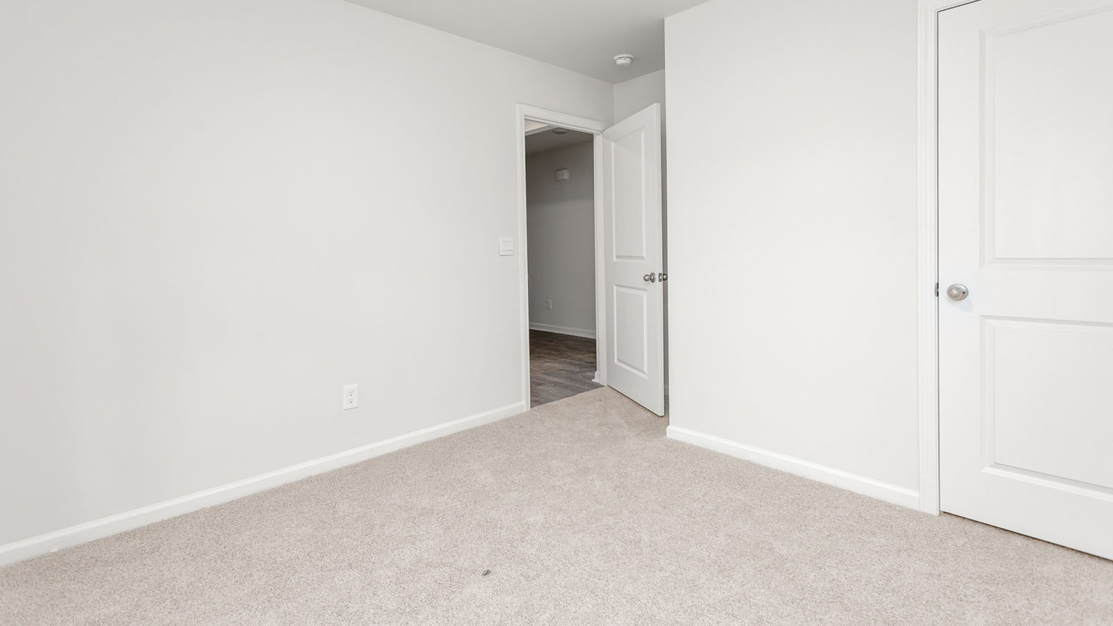 bedroom with carpet