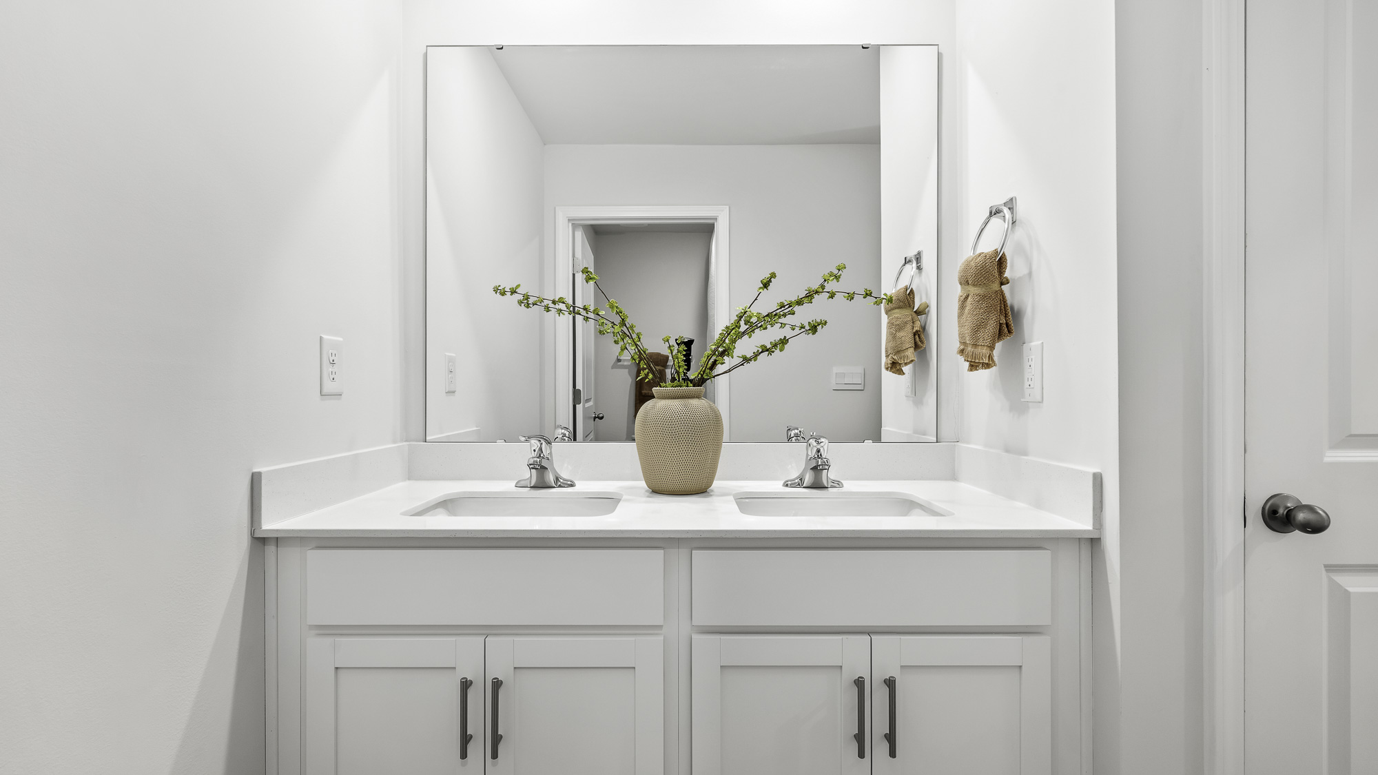 secondary bathroom dual sinks