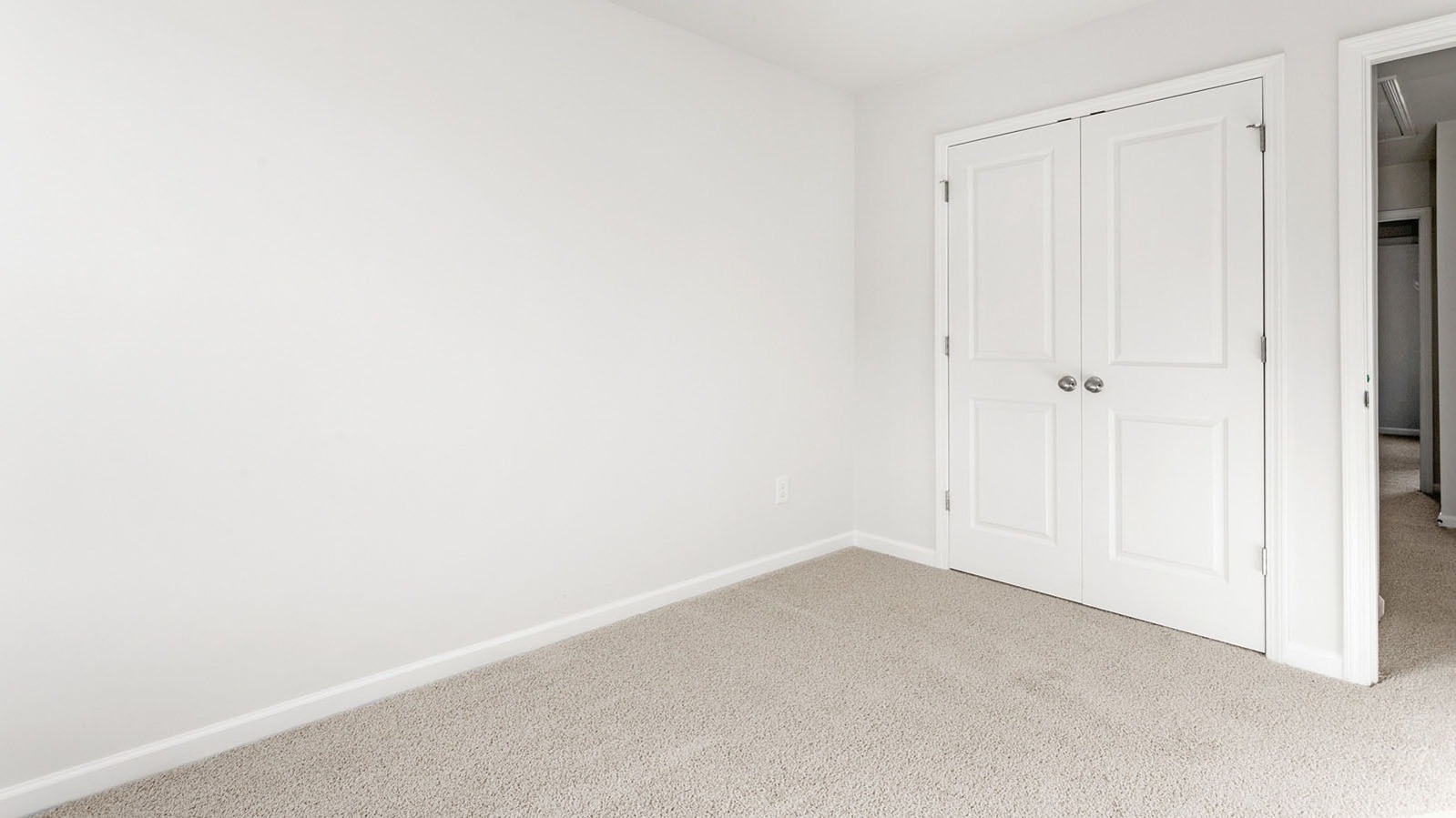 secondary bedroom entrance