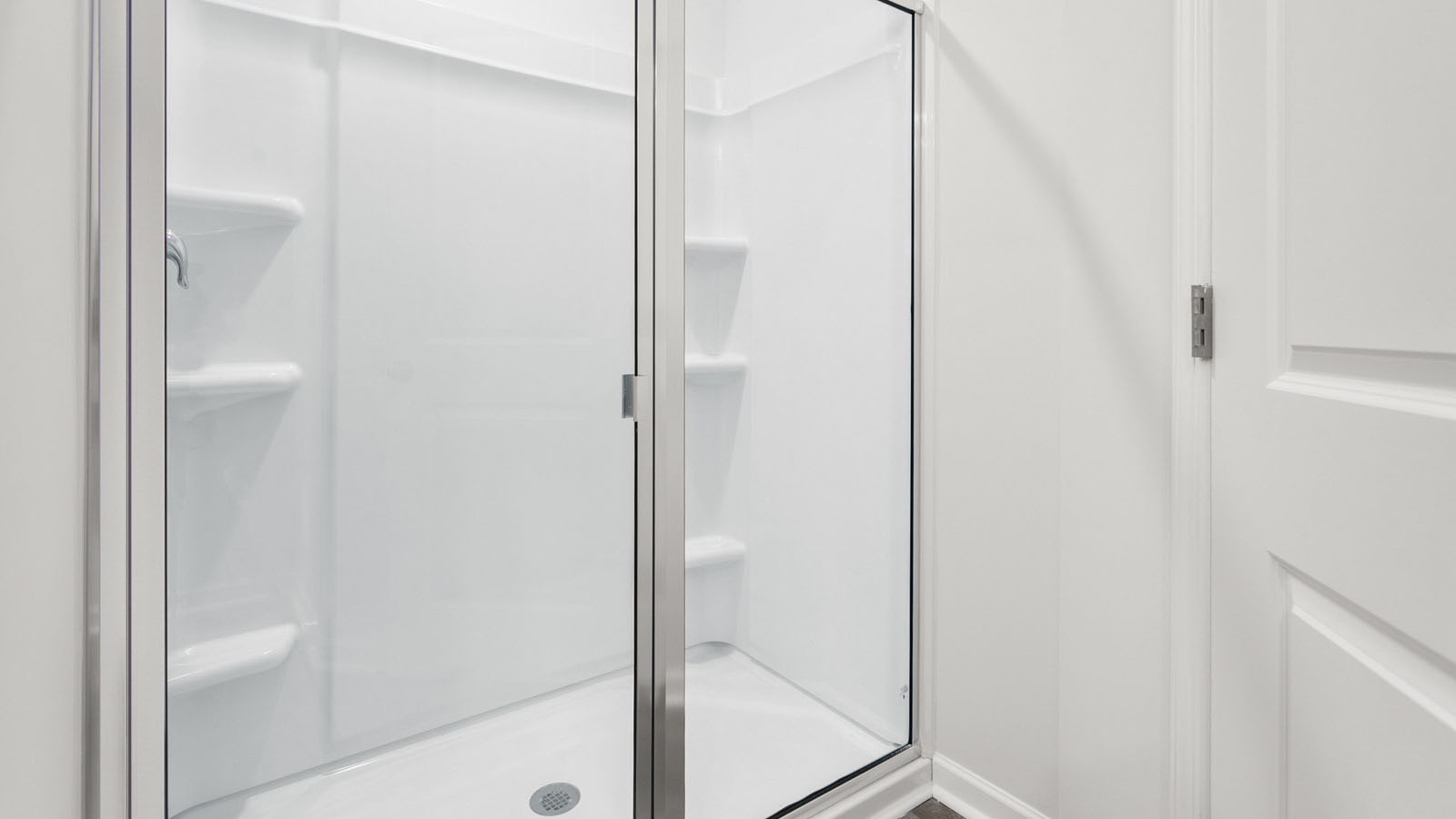 MAIN WALK-IN SHOWER