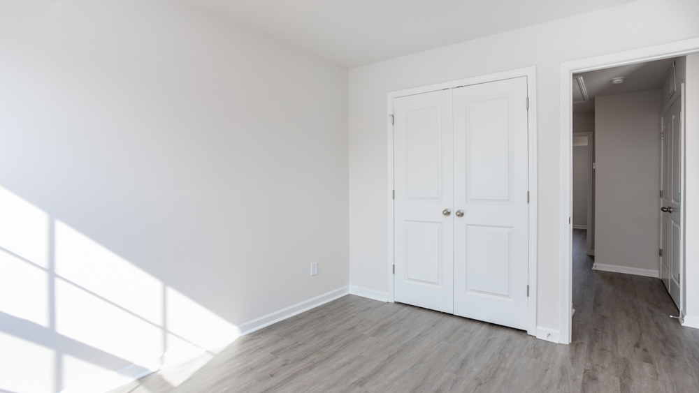 bedroom with carpet flooring