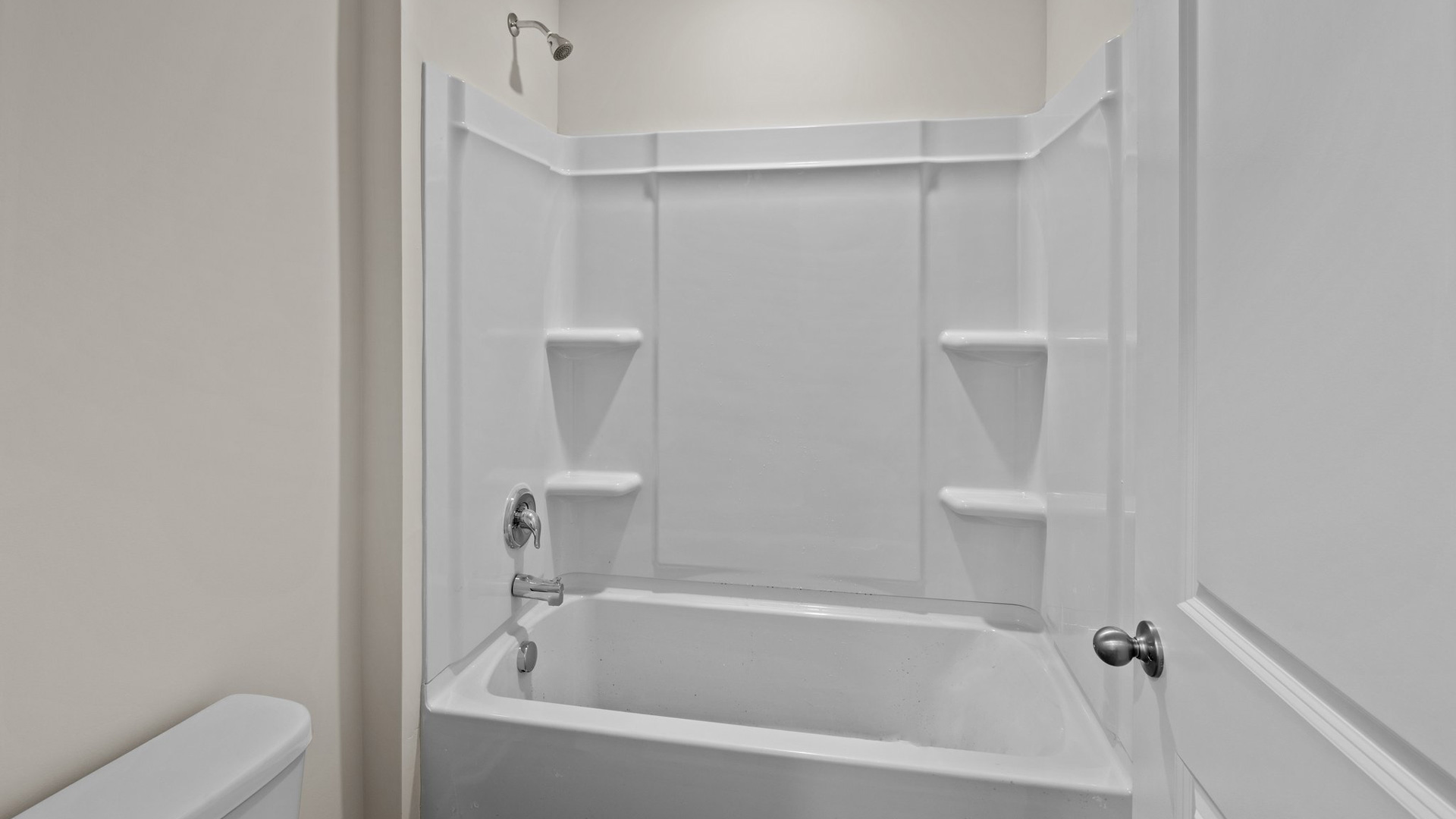 secondary bedroom with tub shower