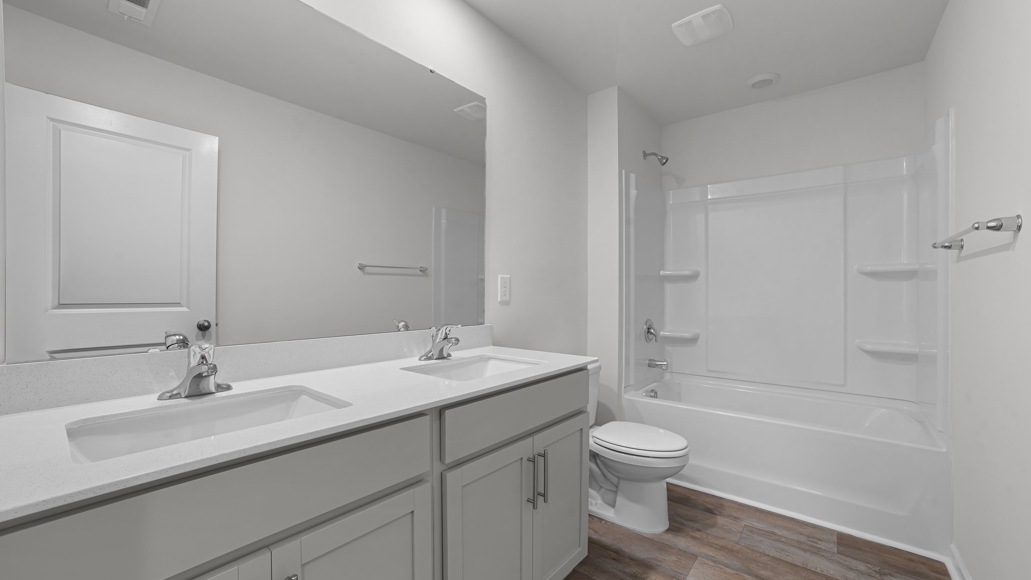 secondary bathroom with tub shower