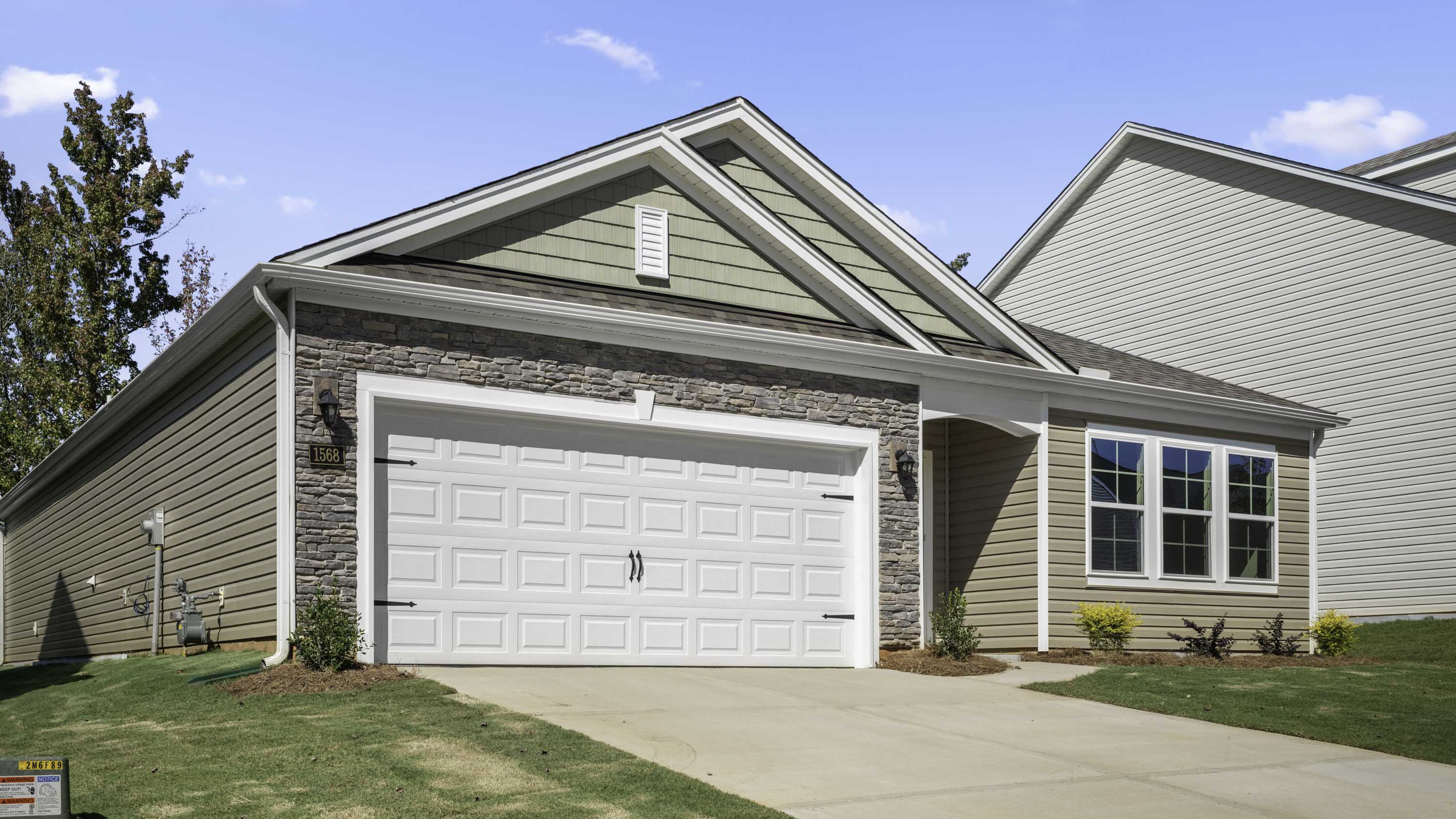 1568 Aberdeen Drive exterior