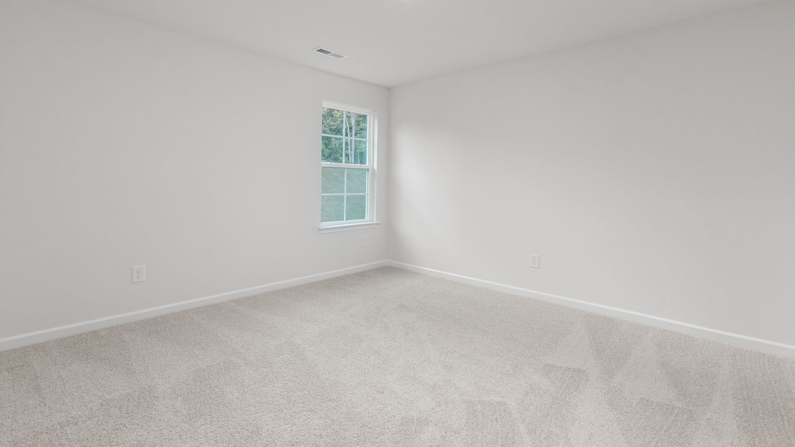 bedroom with carpet