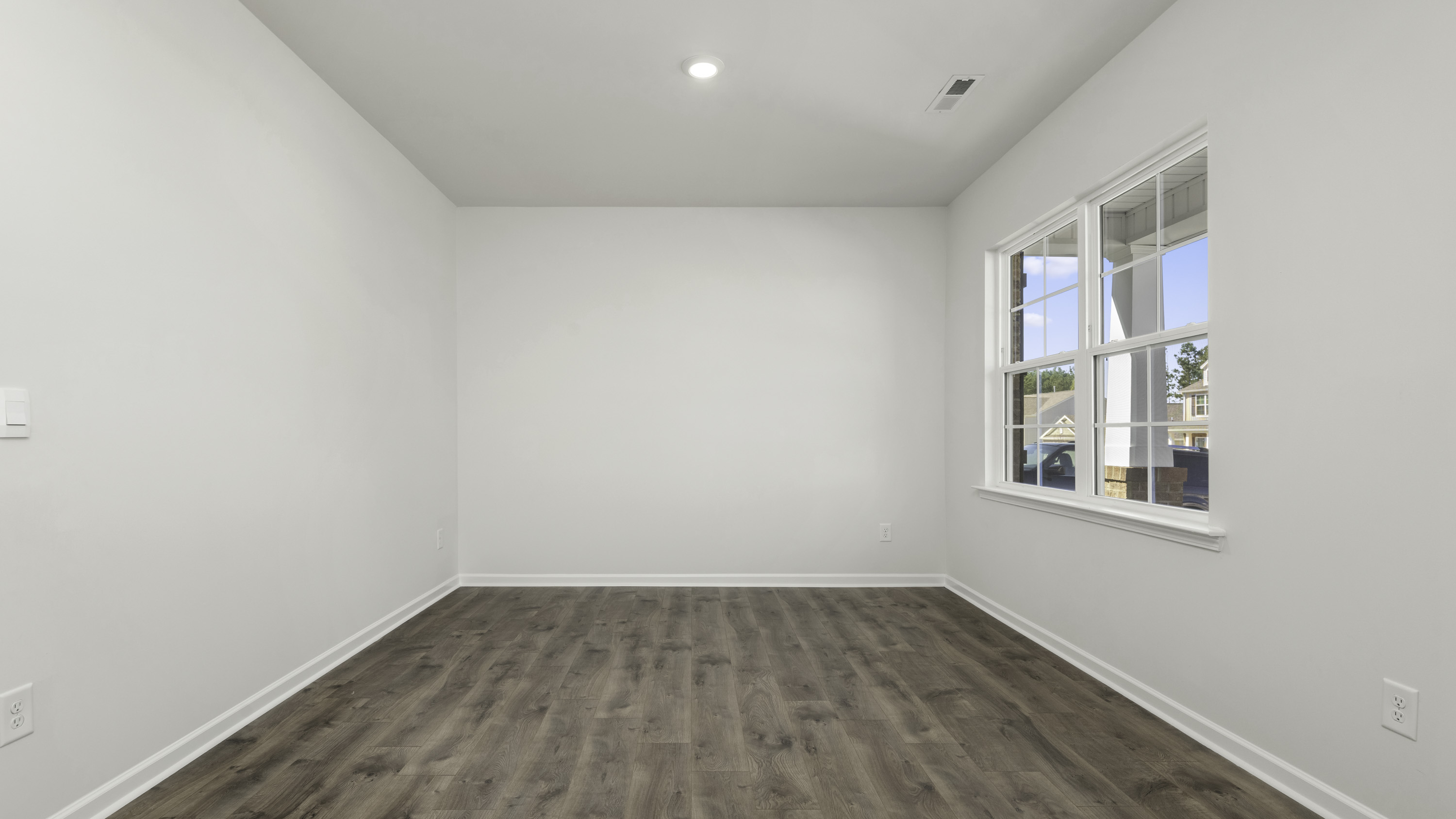 flex room with window