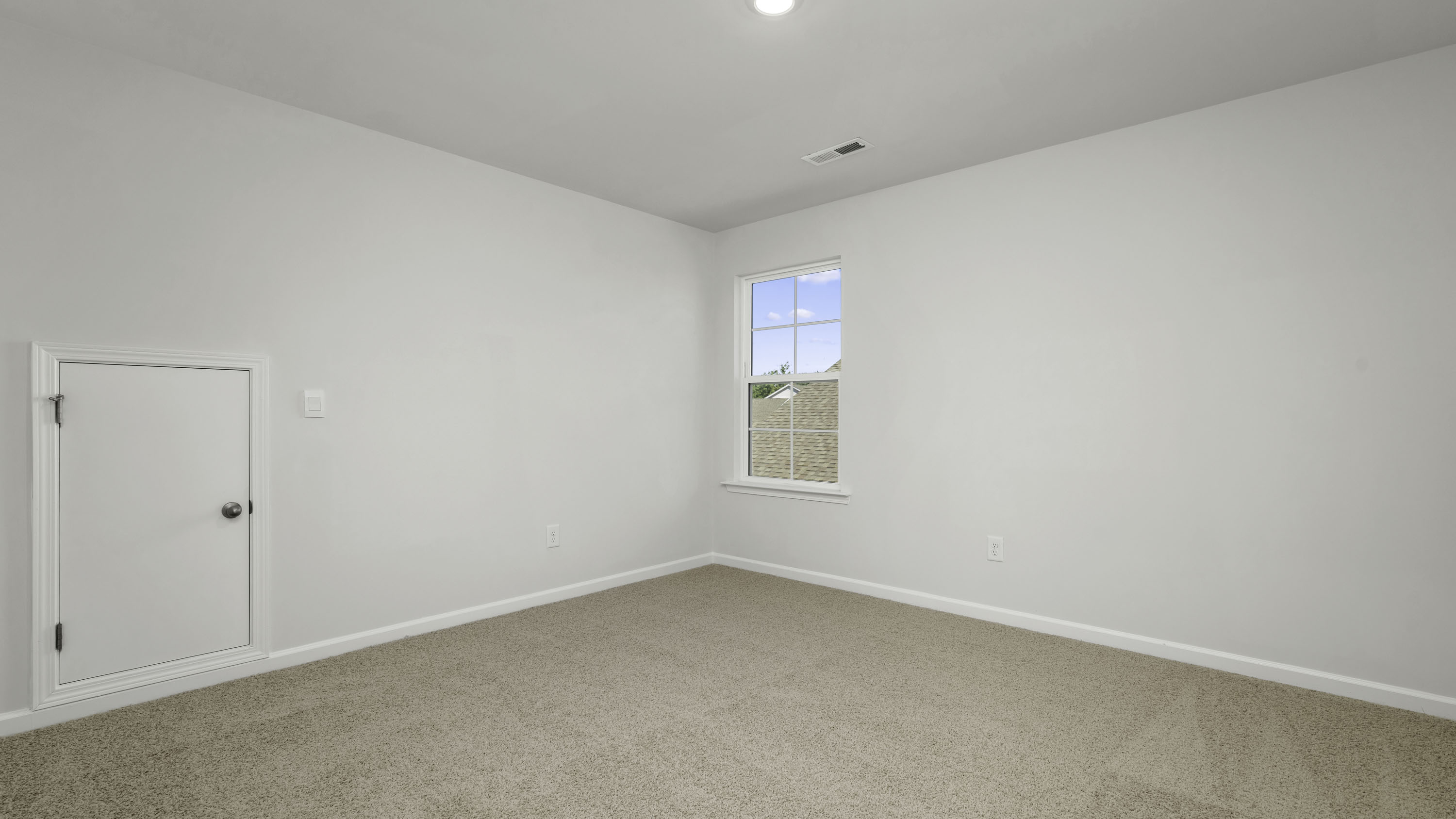 secondary bedroom with carpet