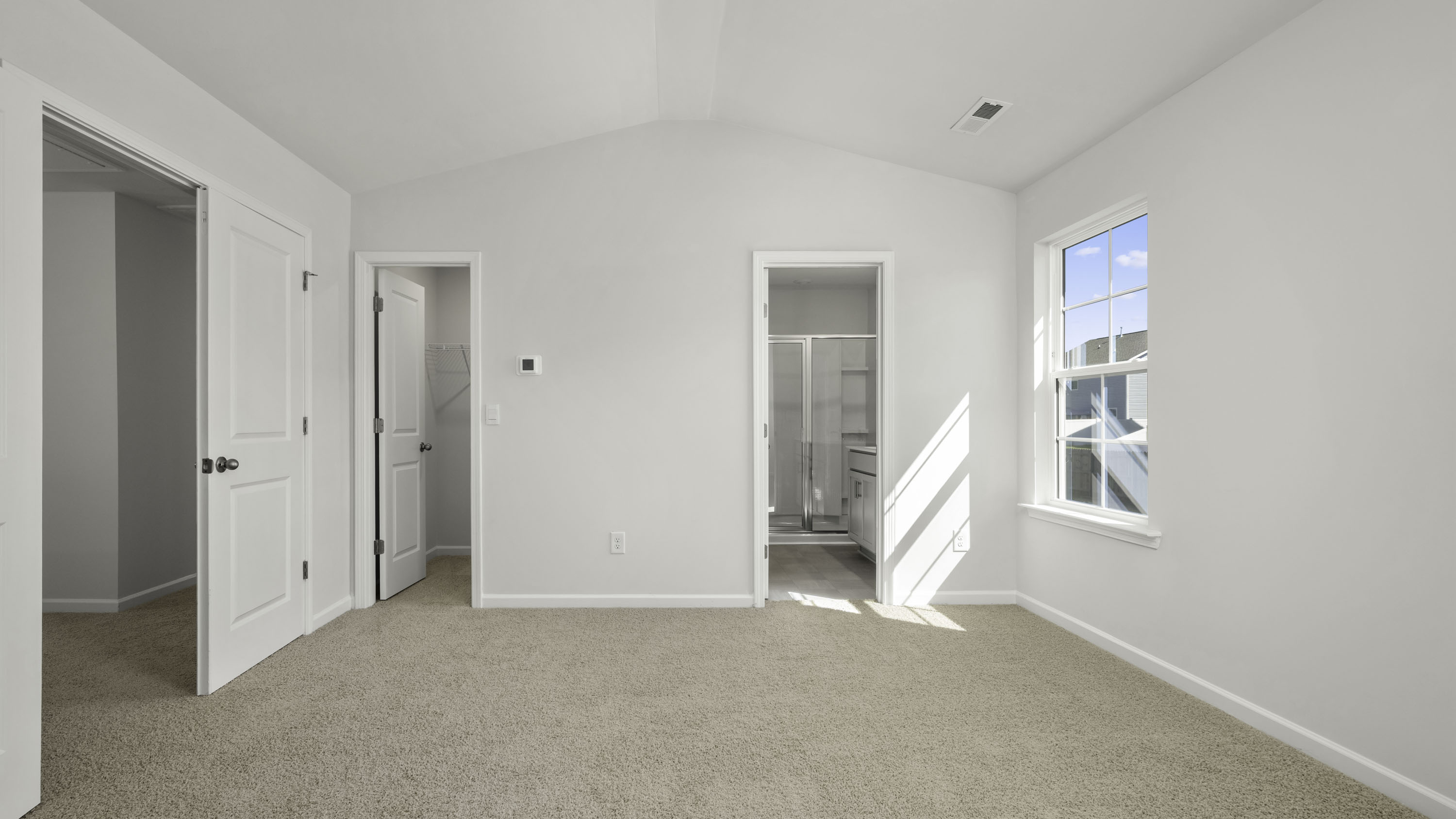 bedroom with closet