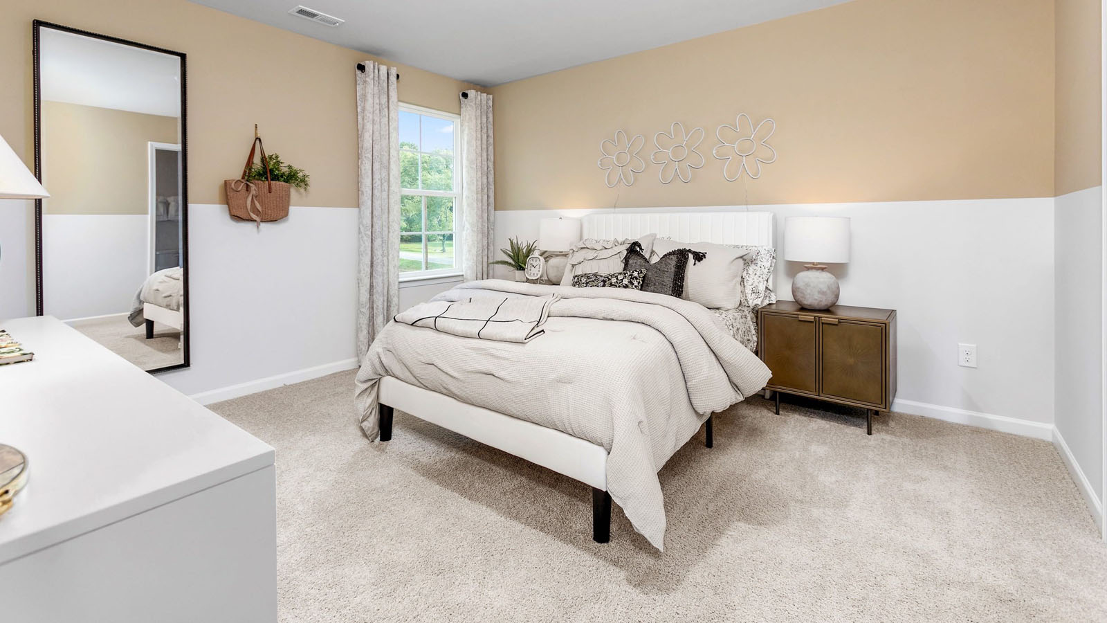 secondary bedroom with window and closet