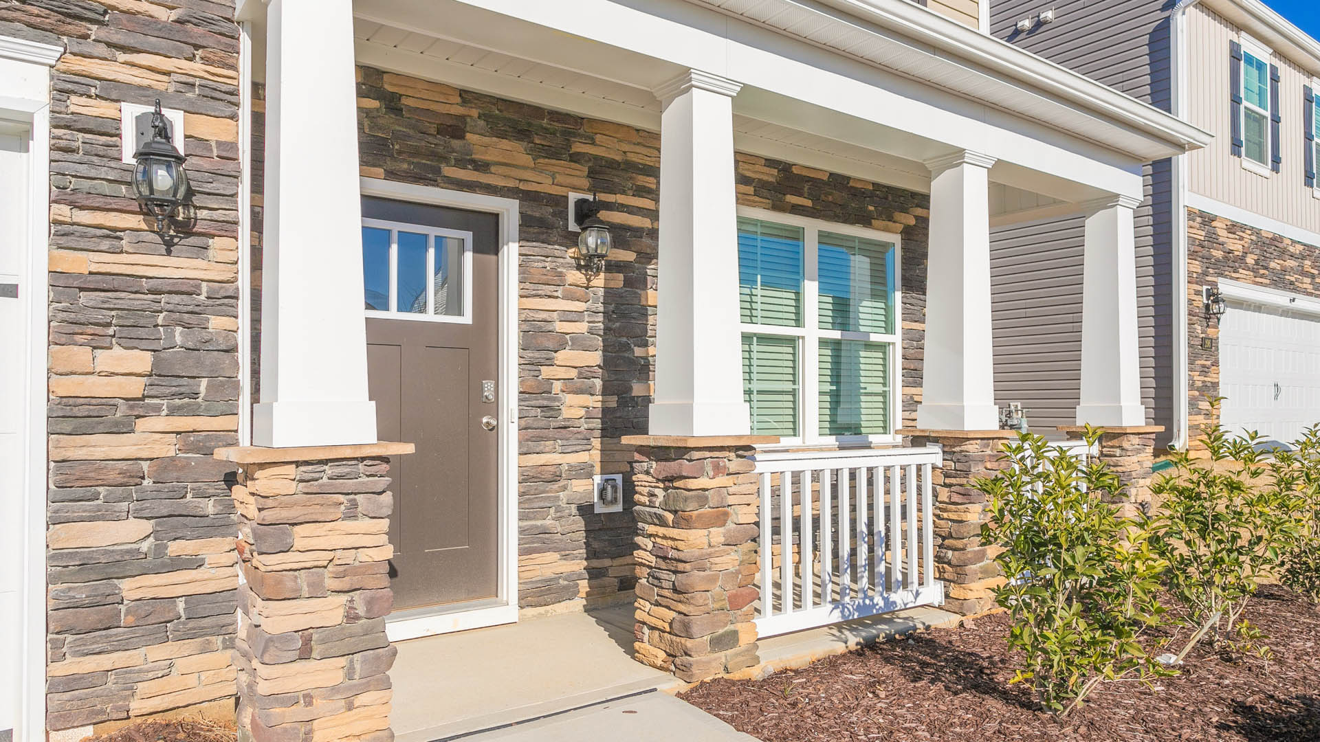 CLOSE UP OF THE WILMINGTON 2 STORY 2 CAR GARAGE 4 BED 2.5 BATH HOME
