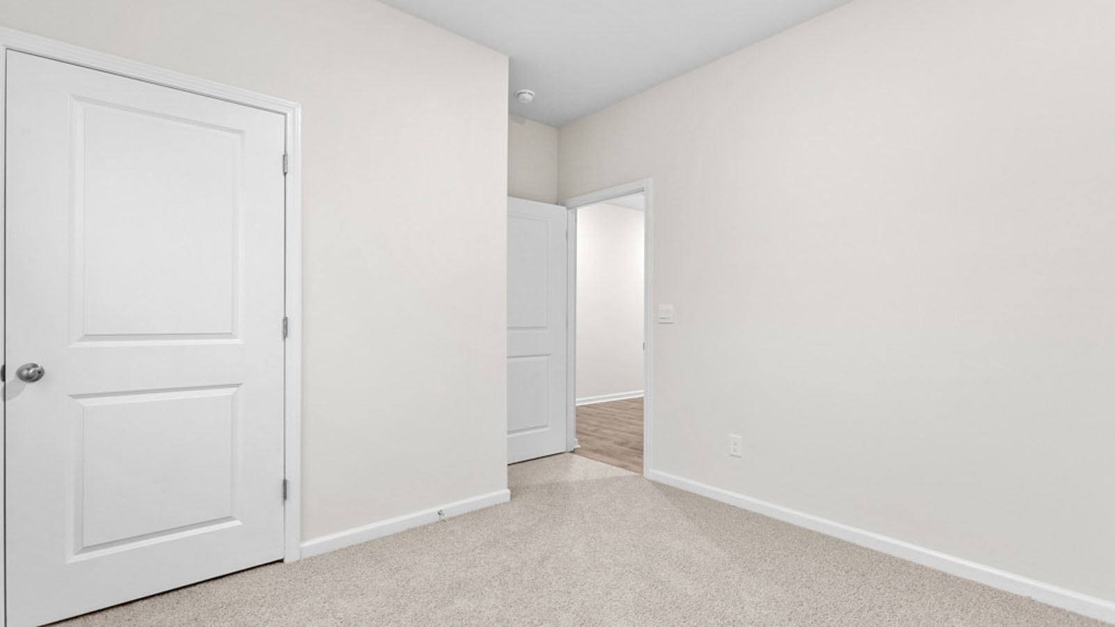 secondary bedroom entrance